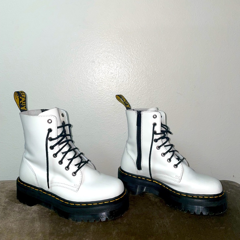 NEW 1460 DR. MARTINS women’s white platform boots size ladies US 9
